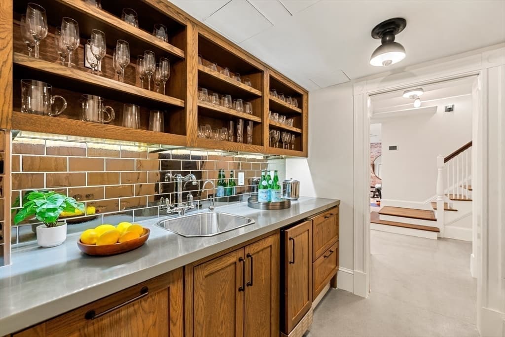 Single Family Residence at 6 West Hill Place, Boston MA 02114, photo 19 of 27