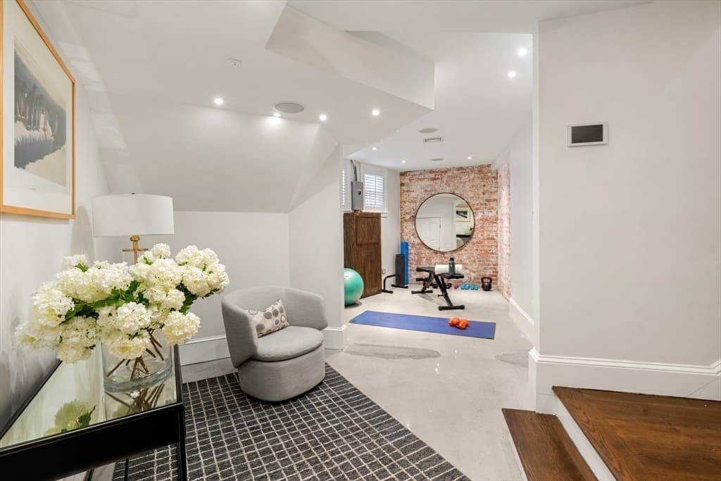 Single Family Residence at 6 West Hill Place, Boston MA 02114, photo 21 of 27