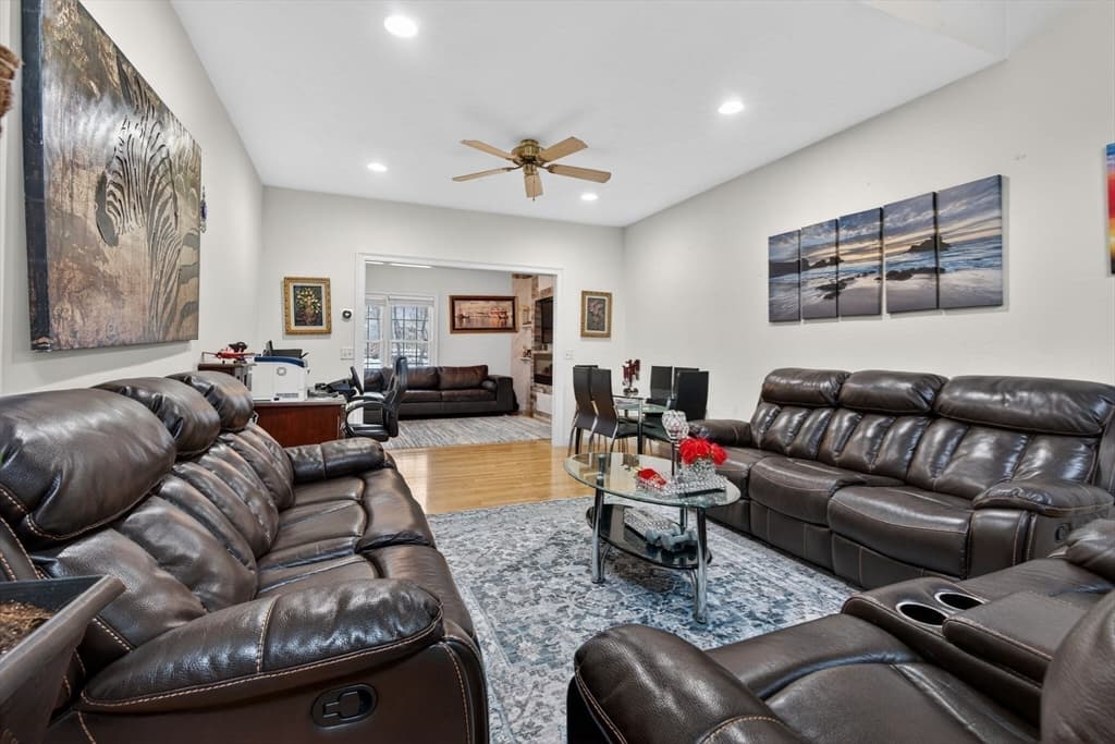 Condominium at 1 Knowlton Circle # 1, Upton MA 01568, photo 6 of 26