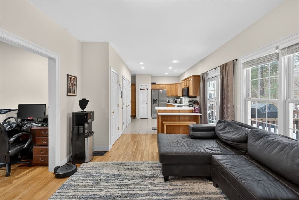 Condominium at 1 Knowlton Circle # 1, Upton MA 01568, photo 3 of 26