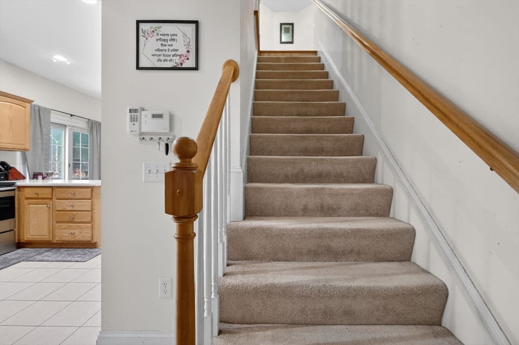 Condominium at 1 Knowlton Circle # 1, Upton MA 01568, photo 9 of 26