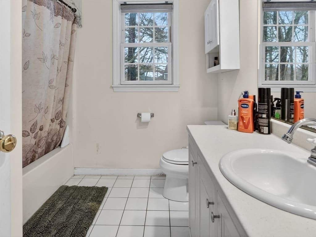 Condominium at 1 Knowlton Circle # 1, Upton MA 01568, photo 19 of 26