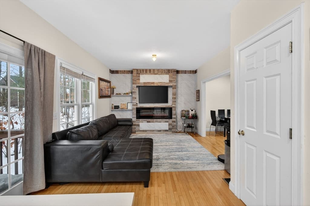 Condominium at 1 Knowlton Circle # 1, Upton MA 01568, photo 4 of 26