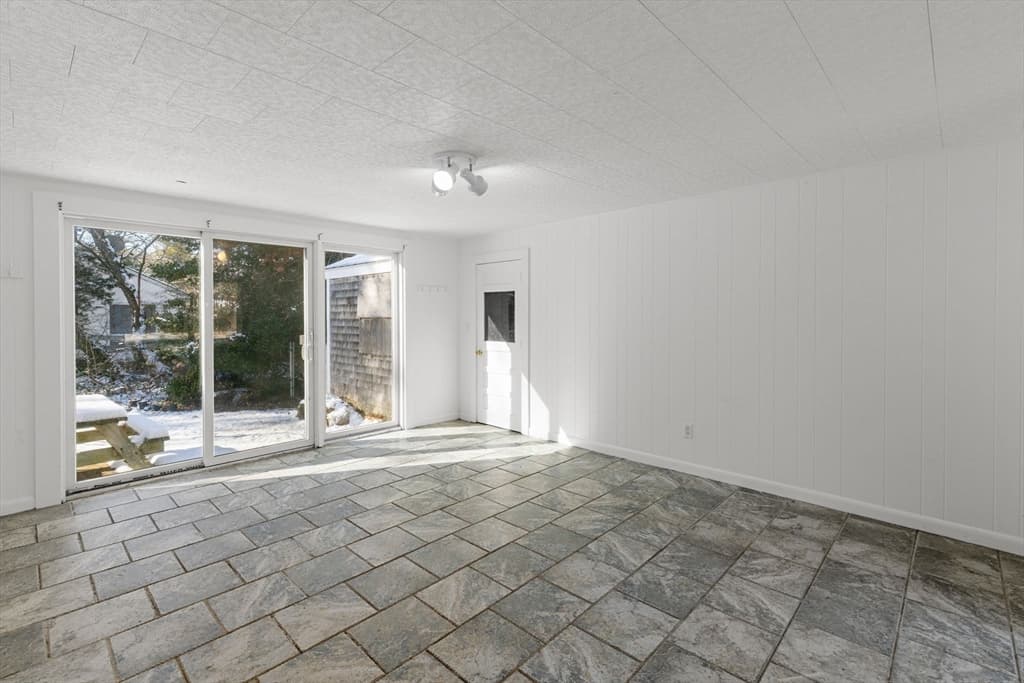 Single Family Residence at 351 Swift Ave, Barnstable MA 02655, photo 14 of 24
