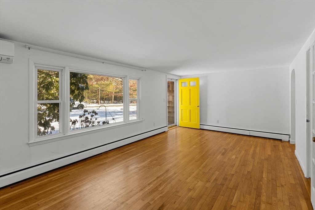 Single Family Residence at 351 Swift Ave, Barnstable MA 02655, photo 8 of 24
