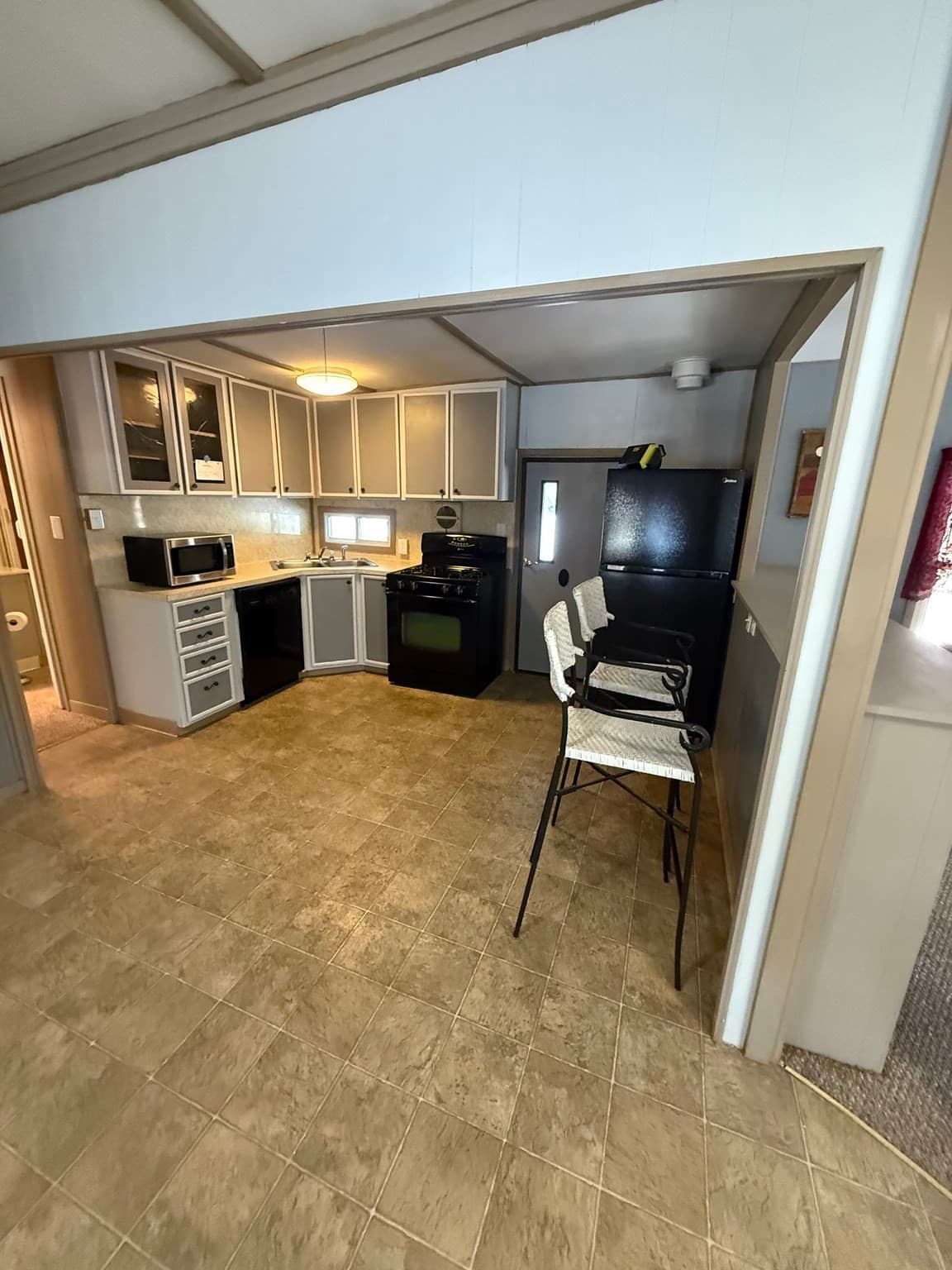 Mobile Home at 4 Center Street, Brimfield MA 01010, photo 10 of 16