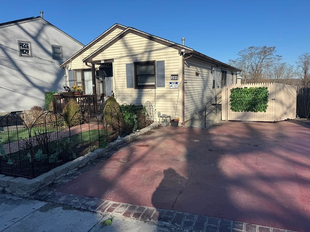 200 Crescent St, Fall River MA 02720 photo 3