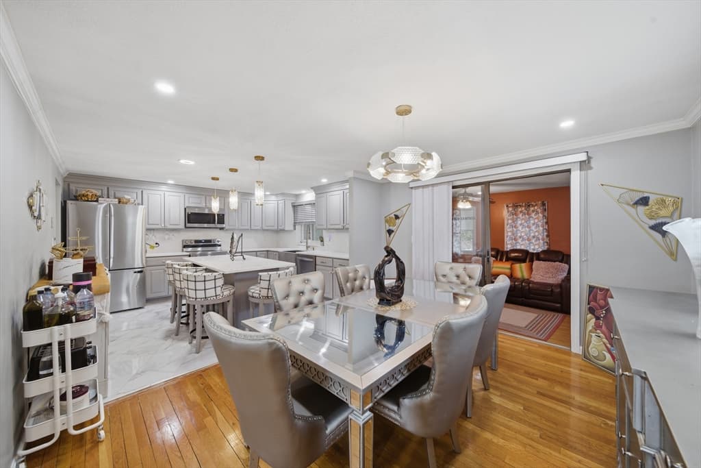 Single Family Residence at 24 Juniper Dr, Saugus MA 01906, photo 7 of 19