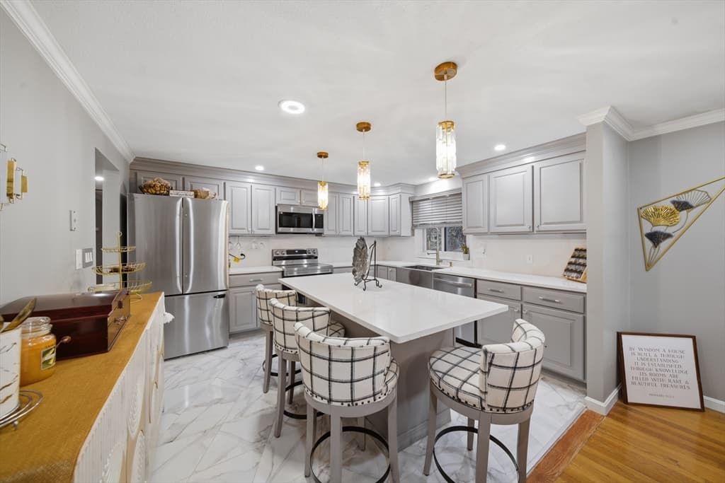 Single Family Residence at 24 Juniper Dr, Saugus MA 01906, photo 3 of 19