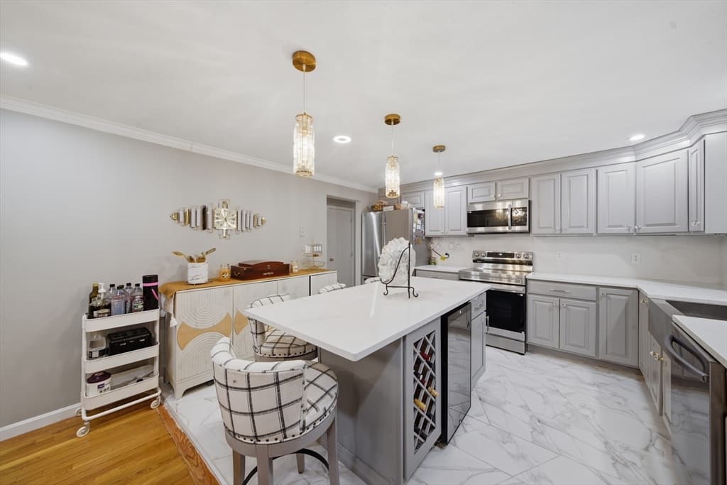 Single Family Residence at 24 Juniper Dr, Saugus MA 01906, photo 8 of 19