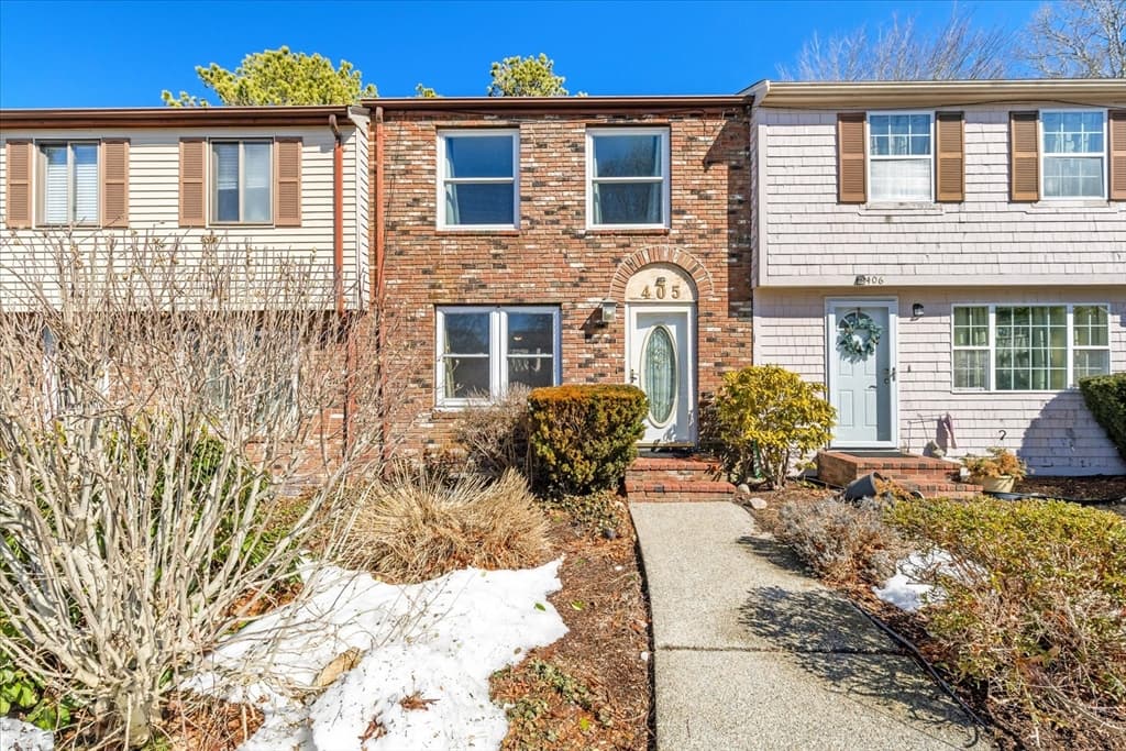 405 Village Dr # 405, Bourne MA 02532