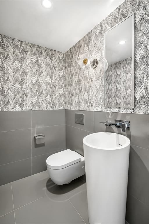 Condominium at 41 Mt Vernon Street # V, Boston MA 02108, photo 20 of 23