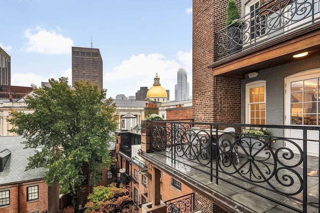 Condominium at 41 Mt Vernon Street # V, Boston MA 02108, photo 11 of 23