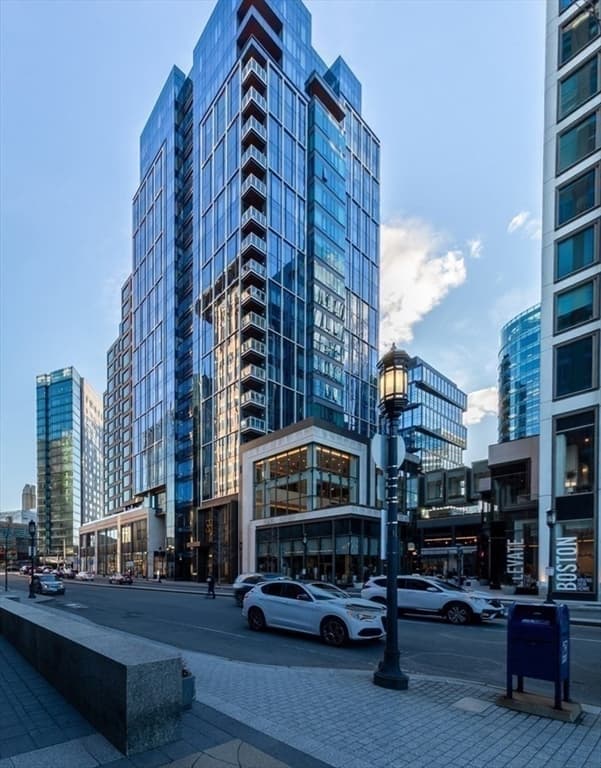 Condominium at 135 Seaport Blvd # 1607, Boston MA 02210, photo 16 of 17