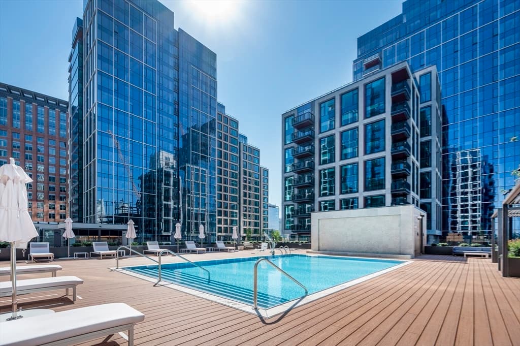 Condominium at 135 Seaport Blvd # 1607, Boston MA 02210, photo 12 of 17
