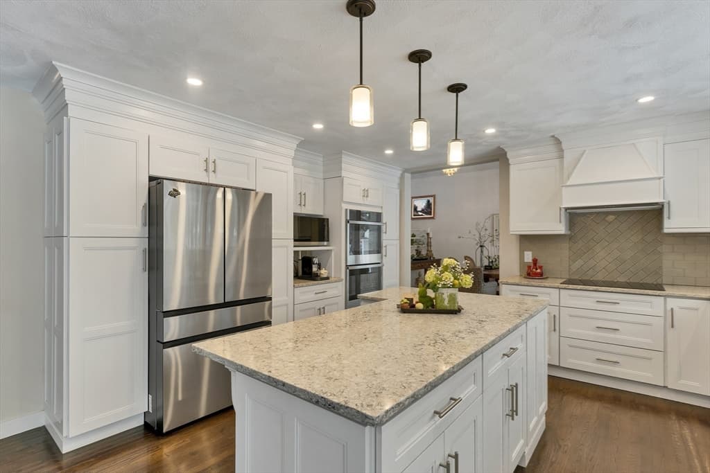Single Family Residence at 16 Fox Run Lane, Salem NH 03079, Salem, photo 13 of 42