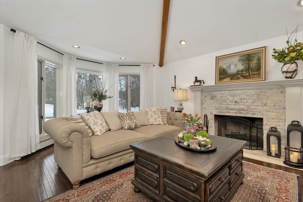 Single Family Residence at 16 Fox Run Lane, Salem NH 03079, Salem, photo 7 of 42