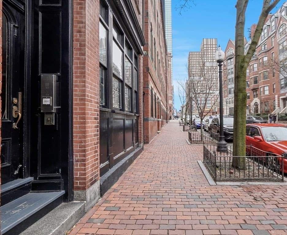 Condominium at 70 Clarendon St # 1, Boston MA 02116, photo 18 of 19
