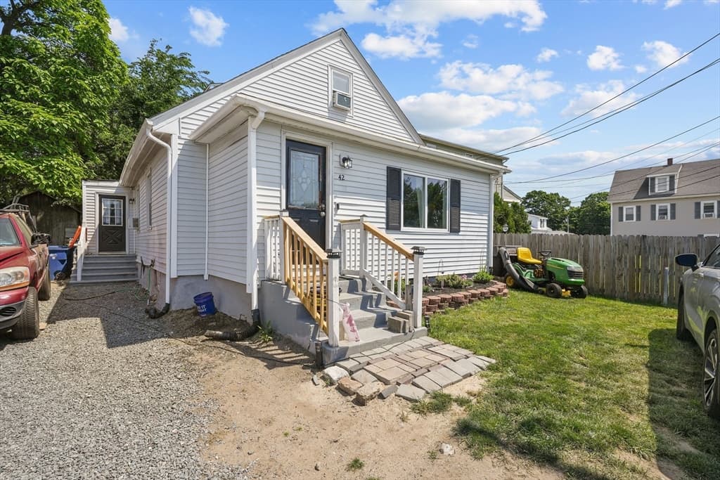42 Taunton Ave, Seekonk MA 02771