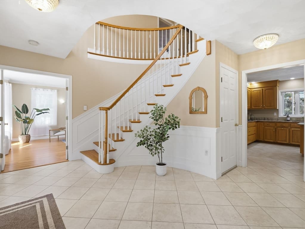 Single Family Residence at 2 Pipers Gln, Andover MA 01810, photo 2 of 42