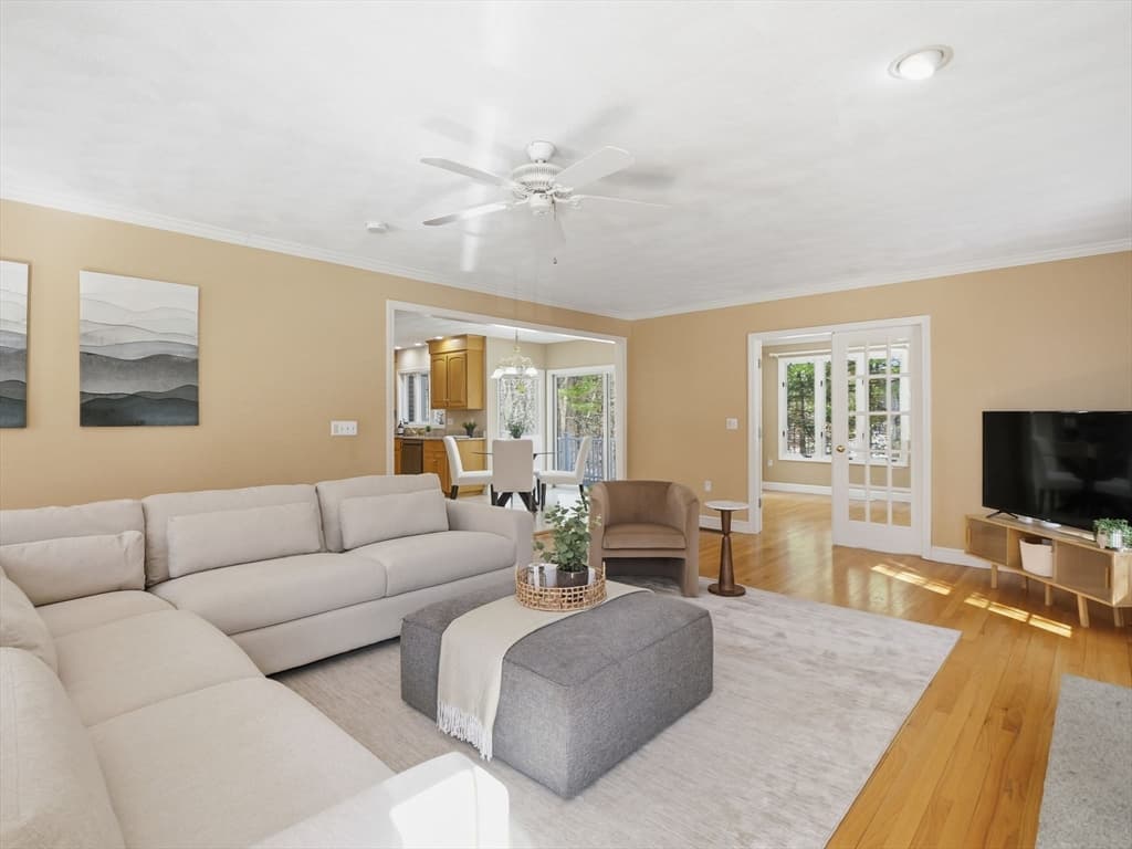 Single Family Residence at 2 Pipers Gln, Andover MA 01810, photo 13 of 42
