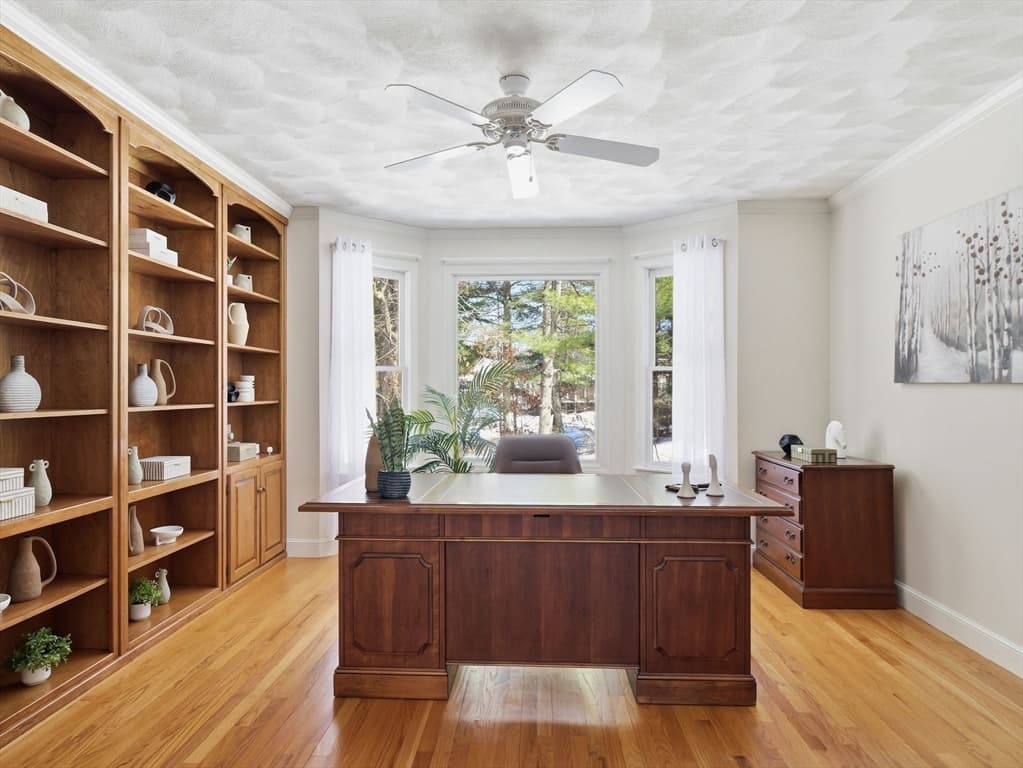 Single Family Residence at 2 Pipers Gln, Andover MA 01810, photo 16 of 42