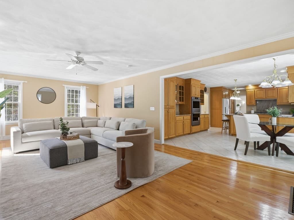 Single Family Residence at 2 Pipers Gln, Andover MA 01810, photo 12 of 42