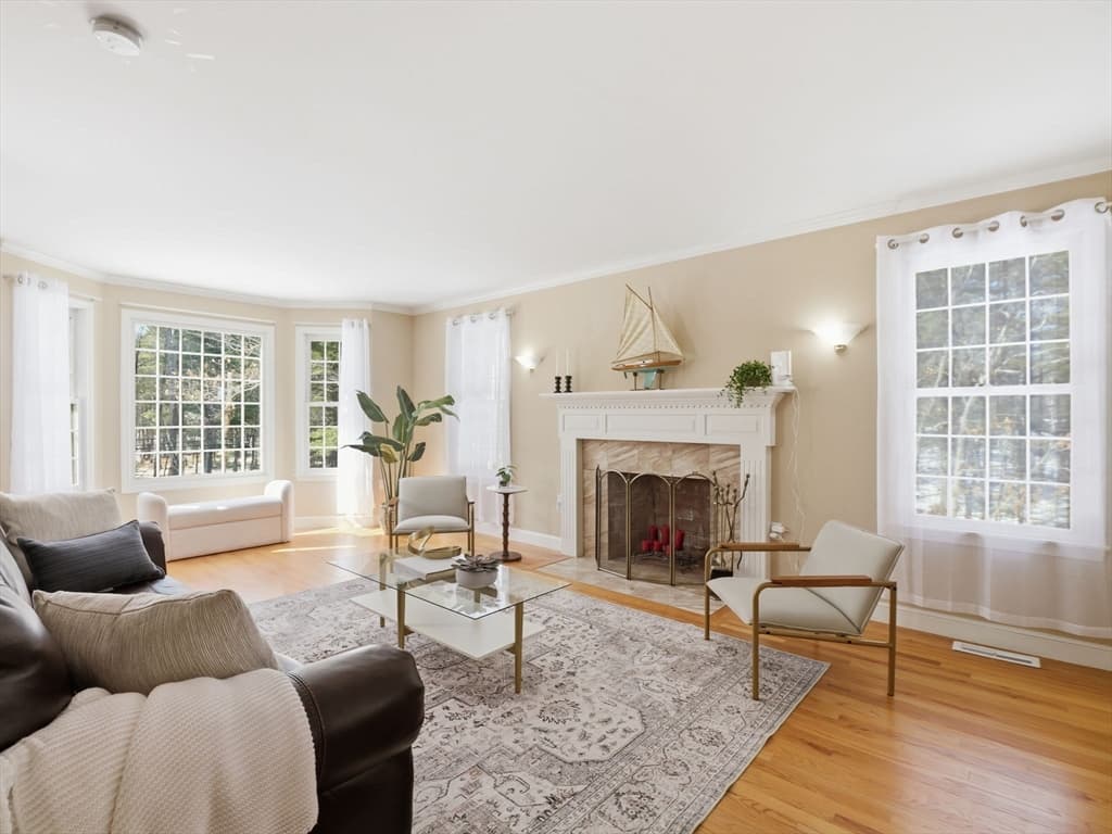 Single Family Residence at 2 Pipers Gln, Andover MA 01810, photo 20 of 42