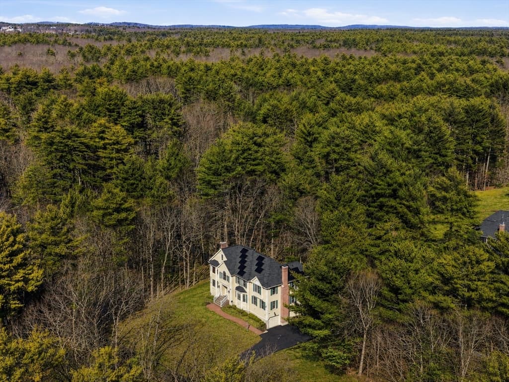Single Family Residence at 2 Pipers Gln, Andover MA 01810, photo 41 of 42