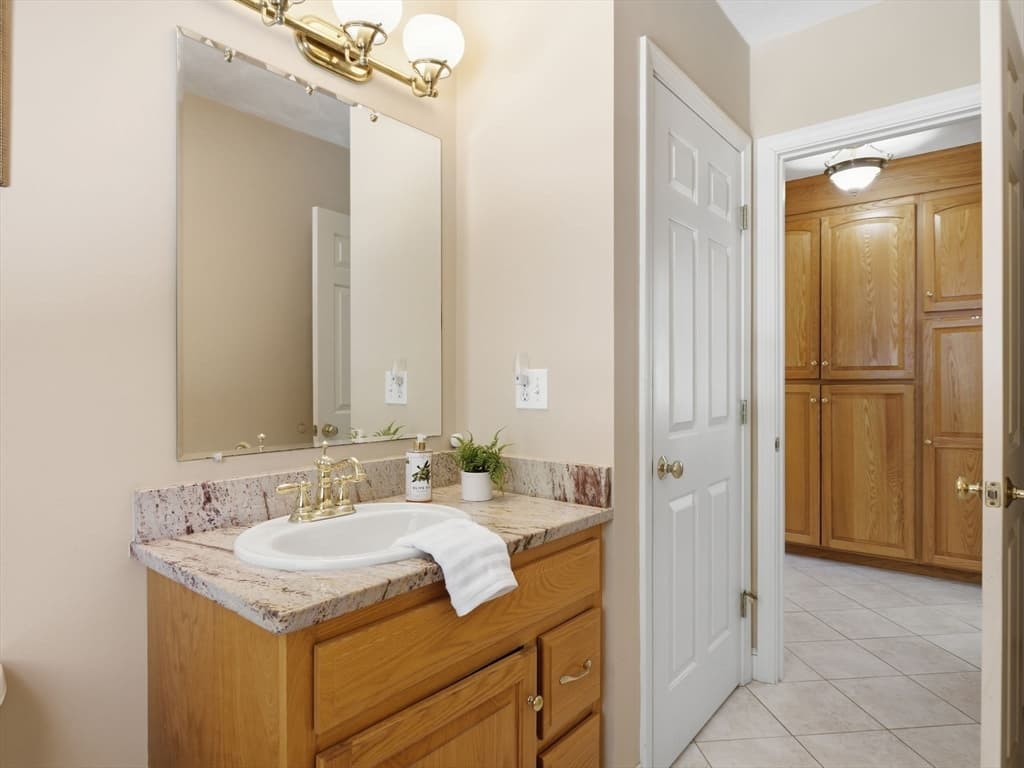 Single Family Residence at 2 Pipers Gln, Andover MA 01810, photo 25 of 42