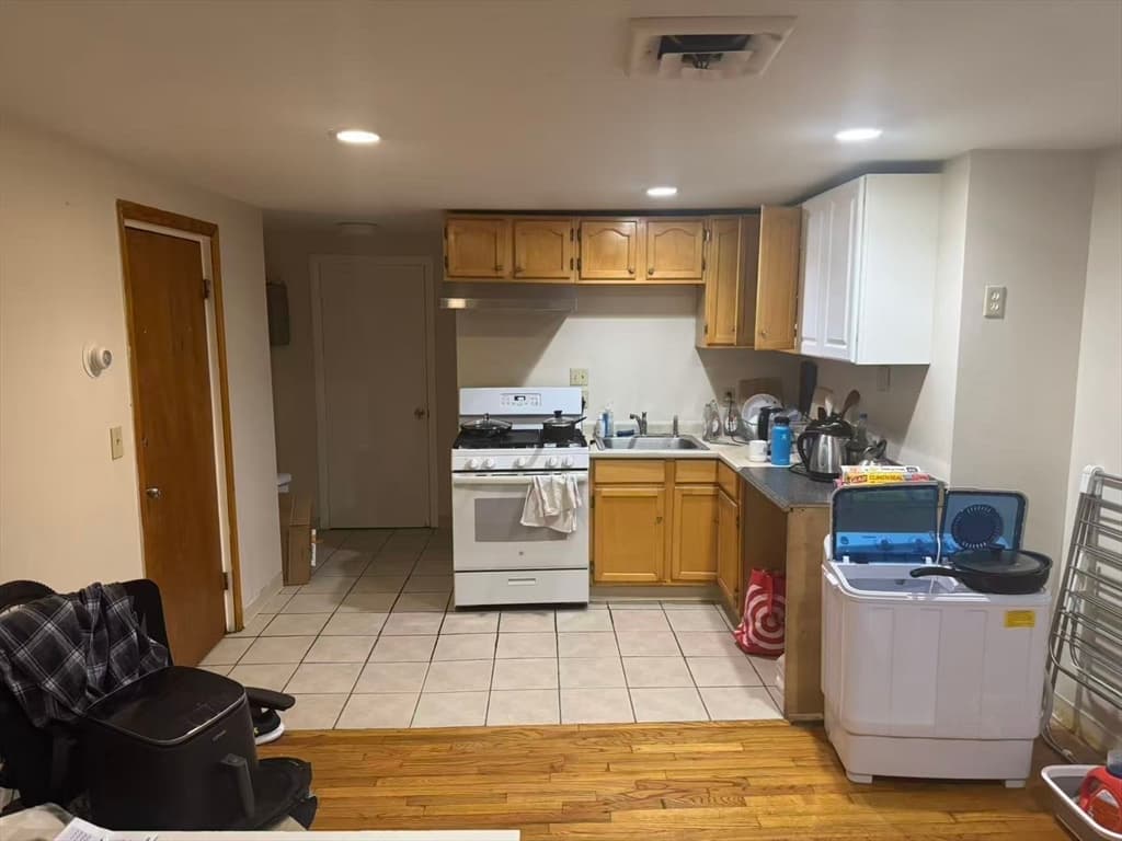 5+ Family - Rooming House at 65-65A Beach Street, Boston MA 02111, photo 10 of 13