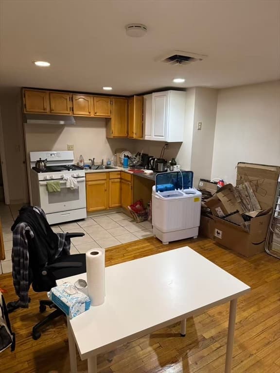 5+ Family - Rooming House at 65-65A Beach Street, Boston MA 02111, photo 11 of 13