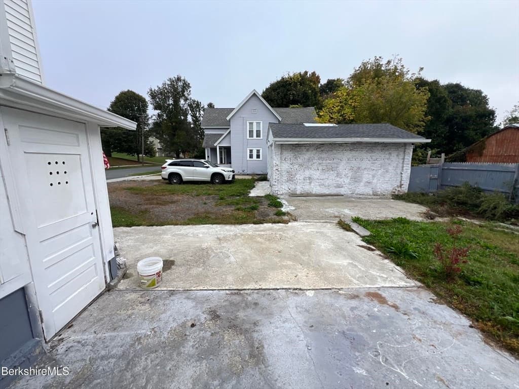 Single Family Residence at 334 Columbus Ave, Pittsfield MA 01201, Pittsfield, photo 5 of 42