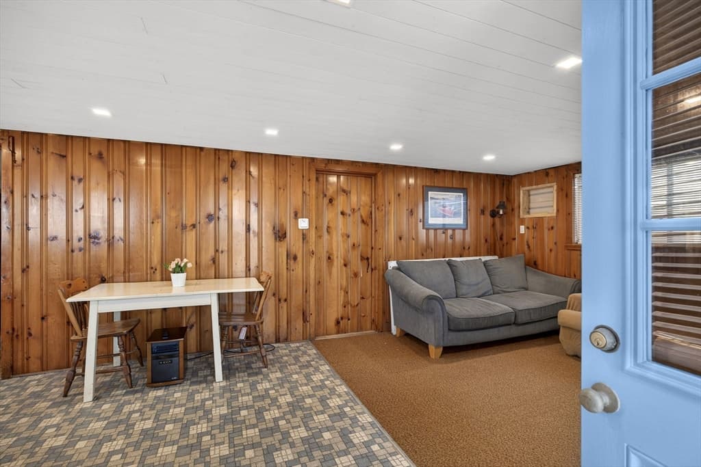 Single Family Residence at 4 Freeman Avenue, Sandwich MA 02563, photo 5 of 19