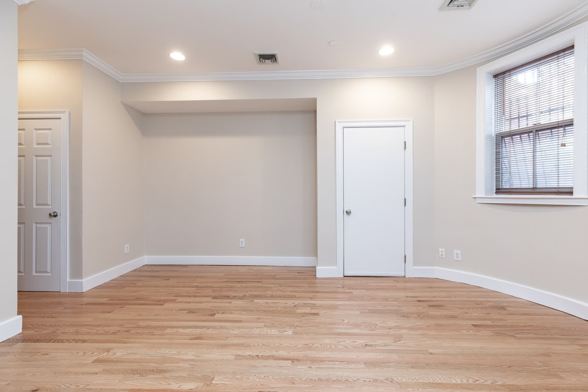 Condominium at 82 E Brookline St # 1, Boston MA 02118, photo 4 of 14
