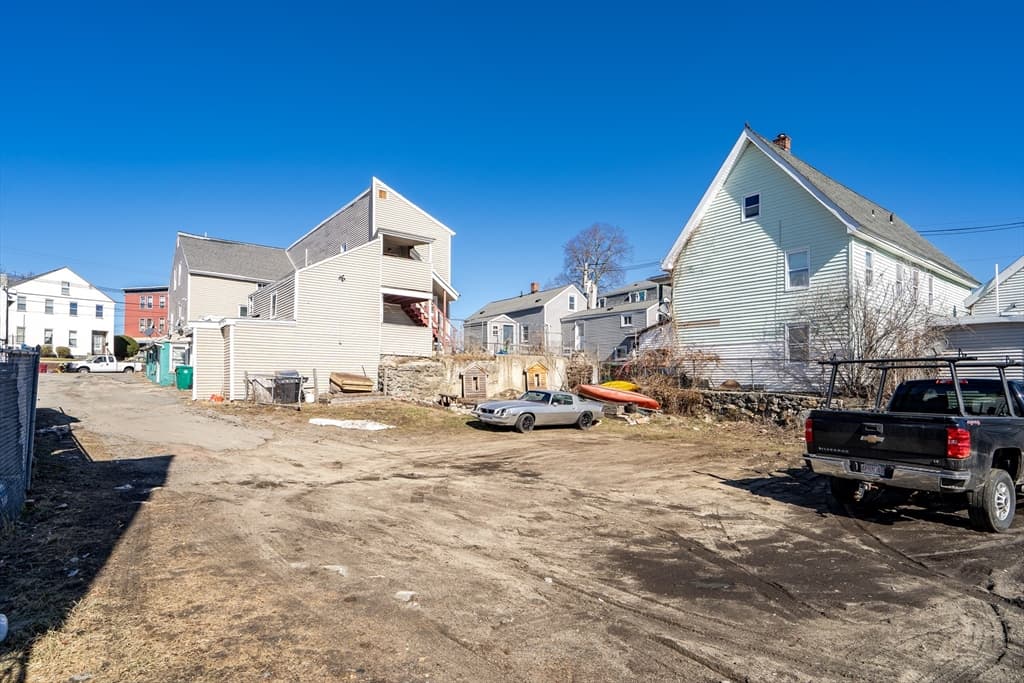 4 Family at 708-710 Central St, Lowell MA 01852, Lowell, photo 35 of 41