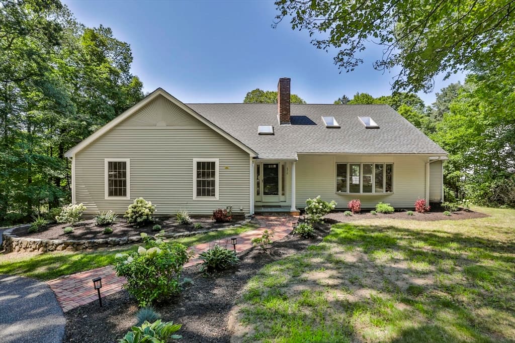 576 Grove St, Framingham MA 01701