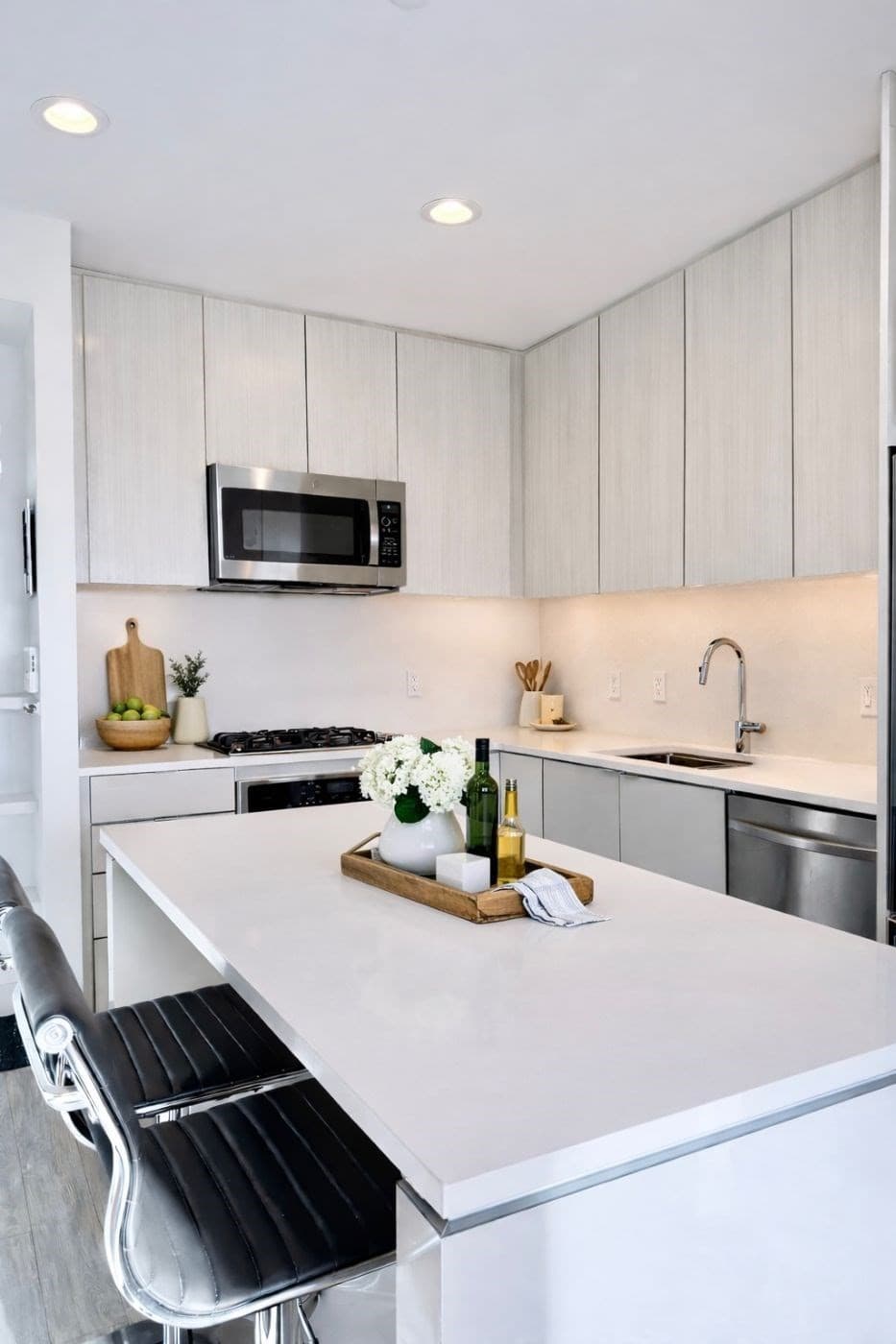 Condominium at 80 Fenwood Rd # 706, Boston MA 02115, photo 3 of 33