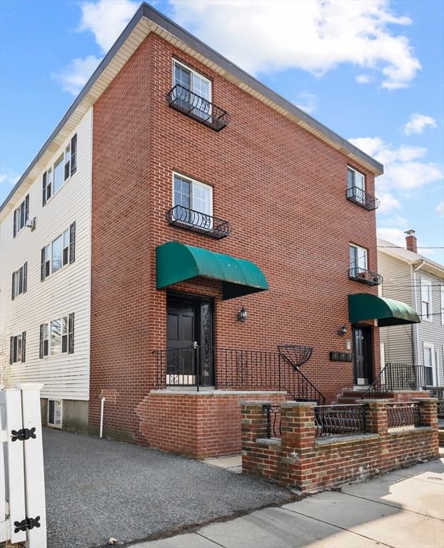 Condominium at 24 Glen St # 1, Somerville MA 02145, photo 2 of 41