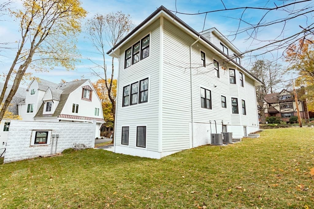 Condominium at 123 Mt Vernon Street # 1, Newton MA 02465, photo 4 of 36