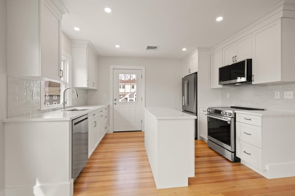 Condominium at 156-158 Waverley Street # 156, Belmont MA 02478, Belmont, photo 6 of 29