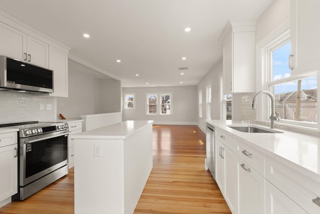 Condominium at 156-158 Waverley Street # 156, Belmont MA 02478, Belmont, photo 7 of 29