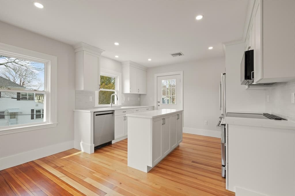 Condominium at 156-158 Waverley Street # 156, Belmont MA 02478, Belmont, photo 5 of 29
