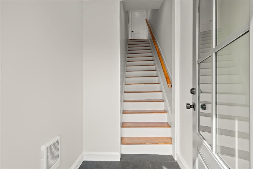 Condominium at 156-158 Waverley Street # 156, Belmont MA 02478, Belmont, photo 4 of 29