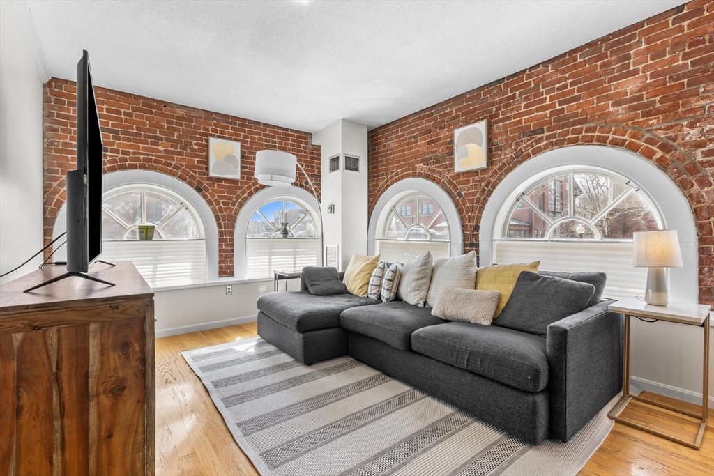 106 13th St # 202, Boston MA 02129