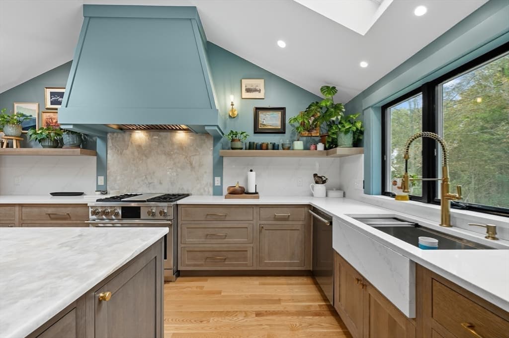 Single Family Residence at 4 Ciaramitaro Ct, Gloucester MA 01930, Gloucester, photo 6 of 42