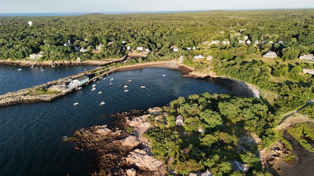 4 Ciaramitaro Ct, Gloucester MA 01930