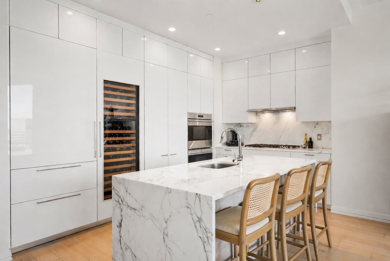 Condominium at 1 Franklin Street # 4704, Boston MA 02110, photo 6 of 33