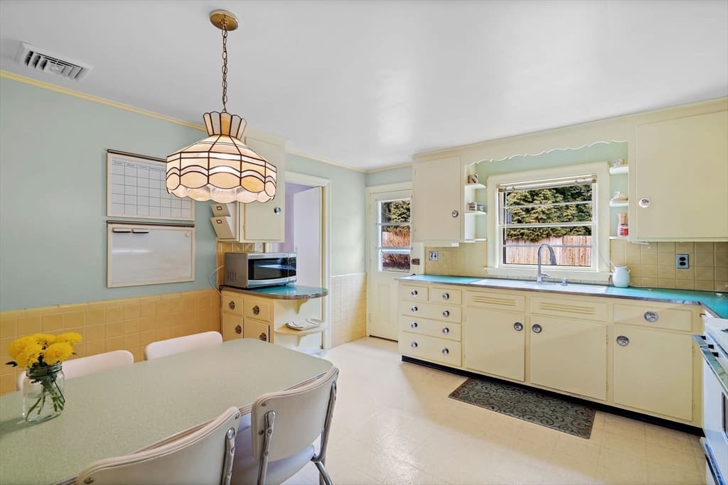 6 Shaw Rd, Belmont MA 02478 photo 10