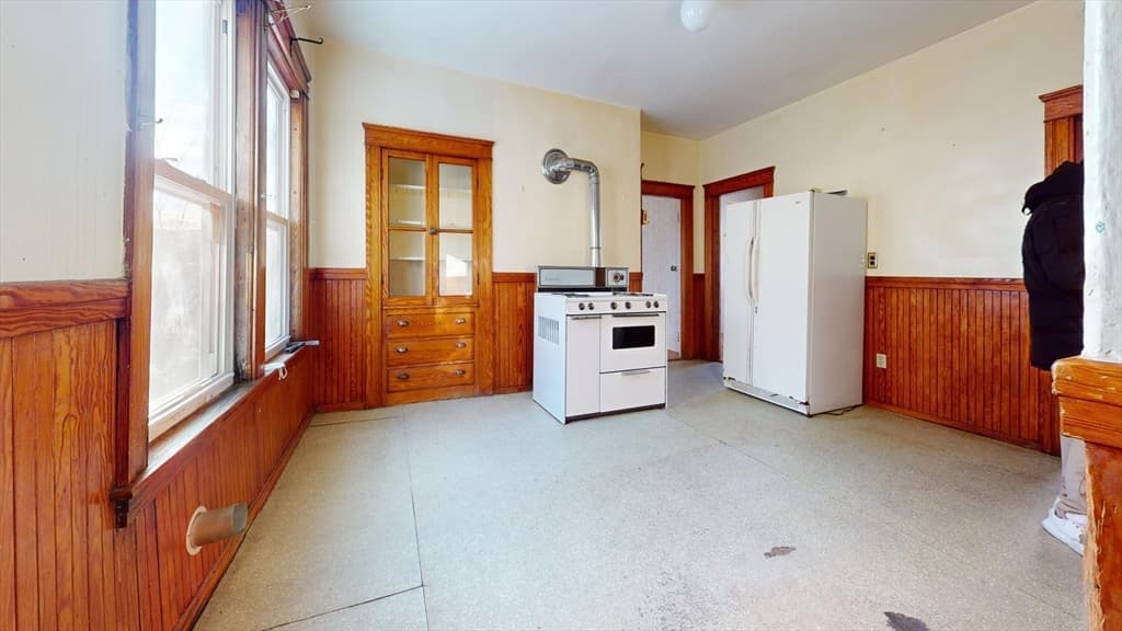 3 Family at 91 Fox St, Worcester MA 01604, photo 6 of 26